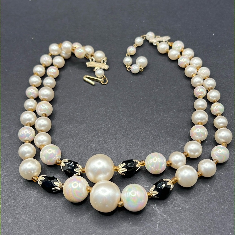 Vintage Japan faux pearl necklace
